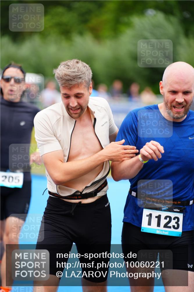 30.08.2026 - Elbe Triathlon Hamburg LAZAROV Photography http://msf.ph/oto/10060221 30.08.2026 11:39:25 Ziel 926, 992, 1123, 1125, 1205 meine-sportfotos.de