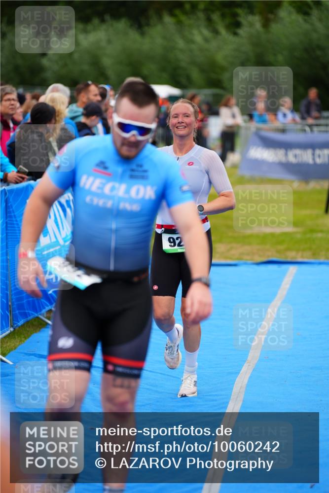 30.08.2026 - Elbe Triathlon Hamburg LAZAROV Photography http://msf.ph/oto/10060242 30.08.2026 11:39:32 Ziel 926, 979, 992 meine-sportfotos.de