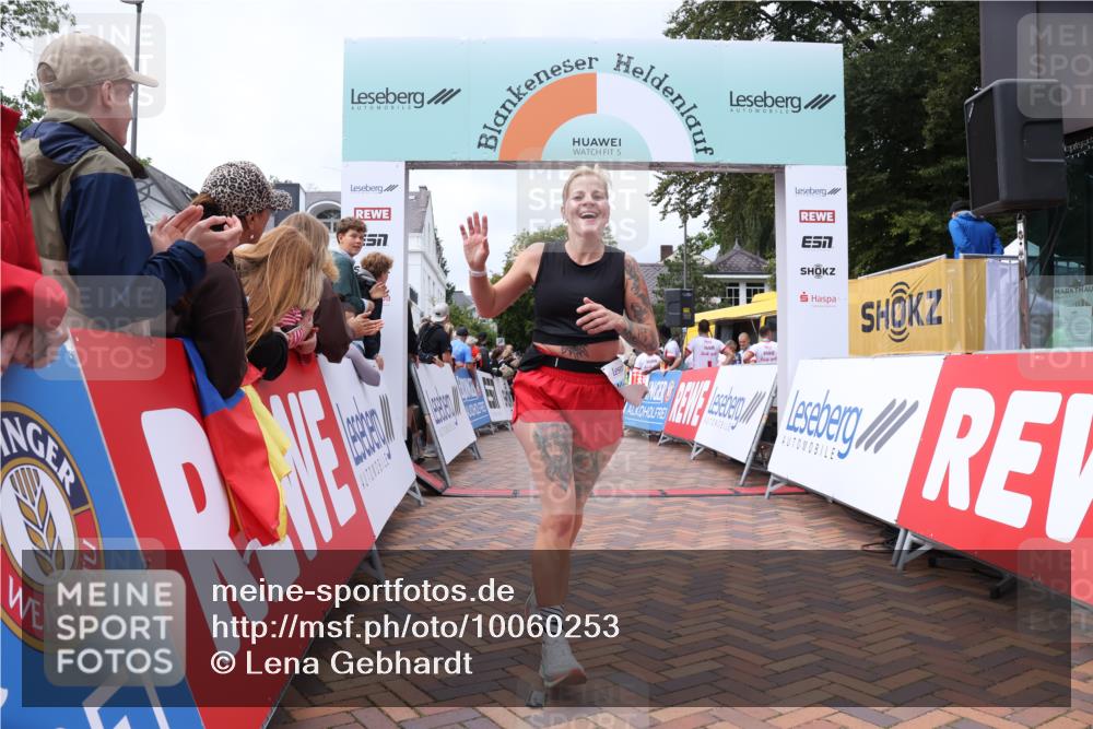 30.08.2026 - Blankeneser Heldenlauf Lena Gebhardt http://msf.ph/oto/10060253 30.08.2026 12:28:08 Ziel 2366, 2827, 4195, 4212, 4213, 4289, 4463 meine-sportfotos.de