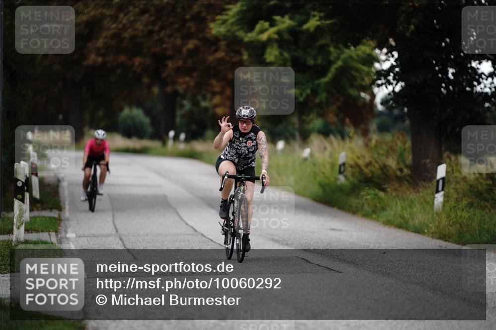 30.08.2026 - Elbe Triathlon Hamburg Michael Burmester http://msf.ph/oto/10060292 30.08.2026 11:42:44 Radfahren 1474, 1629, 1638 meine-sportfotos.de