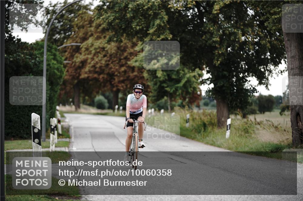 30.08.2026 - Elbe Triathlon Hamburg Michael Burmester http://msf.ph/oto/10060358 30.08.2026 11:43:54 Radfahren 1483 meine-sportfotos.de