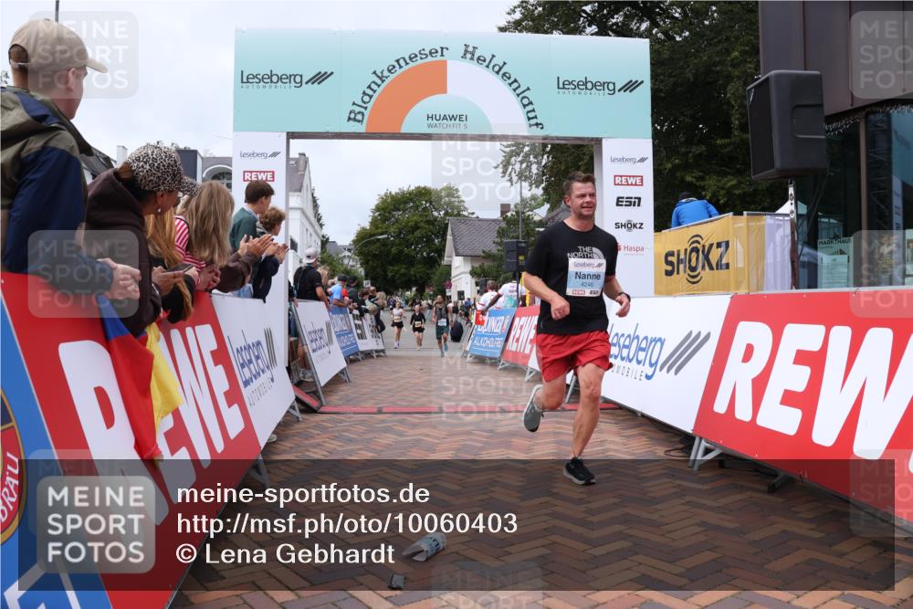 30.08.2026 - Blankeneser Heldenlauf Lena Gebhardt http://msf.ph/oto/10060403 30.08.2026 12:28:46 Ziel 4021, 4216, 4246 meine-sportfotos.de