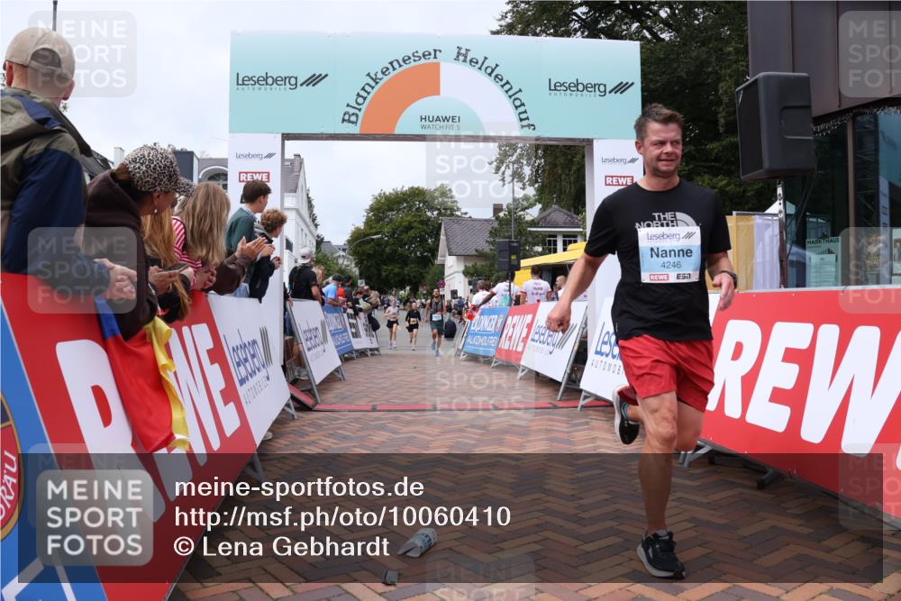 30.08.2026 - Blankeneser Heldenlauf Lena Gebhardt http://msf.ph/oto/10060410 30.08.2026 12:28:46 Ziel 4021, 4216, 4246 meine-sportfotos.de