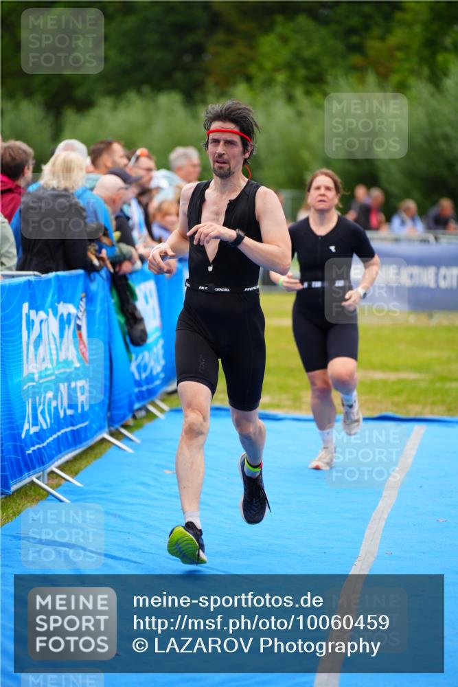 30.08.2026 - Elbe Triathlon Hamburg LAZAROV Photography http://msf.ph/oto/10060459 30.08.2026 11:40:53 Ziel 694, 933, 1375 meine-sportfotos.de