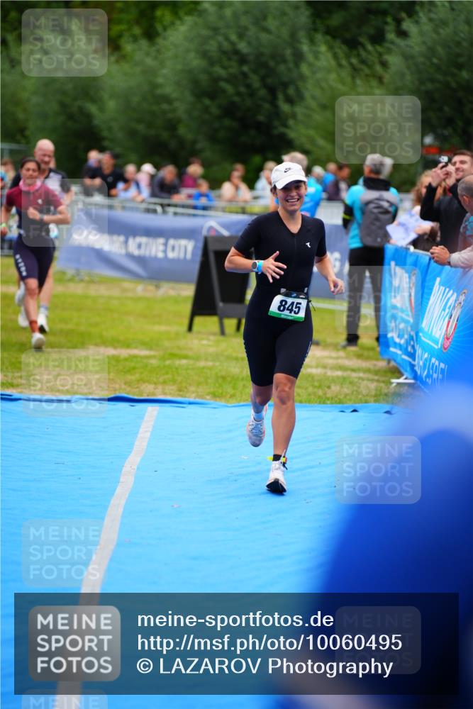 30.08.2026 - Elbe Triathlon Hamburg LAZAROV Photography http://msf.ph/oto/10060495 30.08.2026 11:41:04 Ziel 845, 920, 1302 meine-sportfotos.de