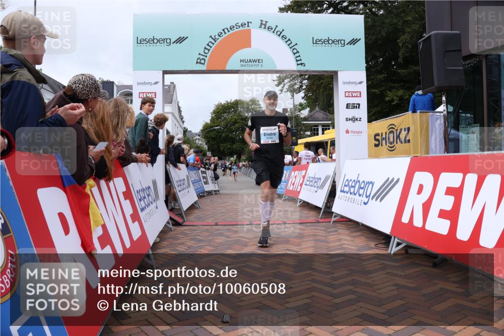 30.08.2026 - Blankeneser Heldenlauf Lena Gebhardt http://msf.ph/oto/10060508 30.08.2026 12:28:56 Ziel 2455, 2459, 4021, 4149 meine-sportfotos.de