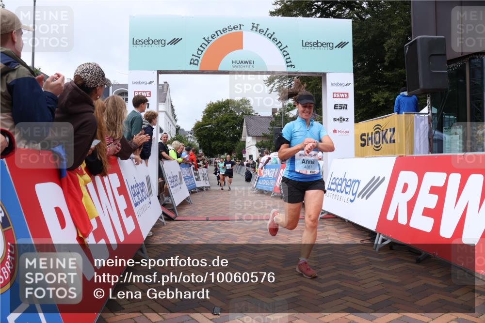 30.08.2026 - Blankeneser Heldenlauf Lena Gebhardt http://msf.ph/oto/10060576 30.08.2026 12:29:05 Ziel 4045, 4085, 4287 meine-sportfotos.de