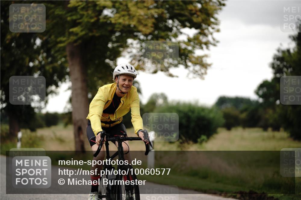 30.08.2026 - Elbe Triathlon Hamburg Michael Burmester http://msf.ph/oto/10060577 30.08.2026 11:47:50 Radfahren 1692 meine-sportfotos.de