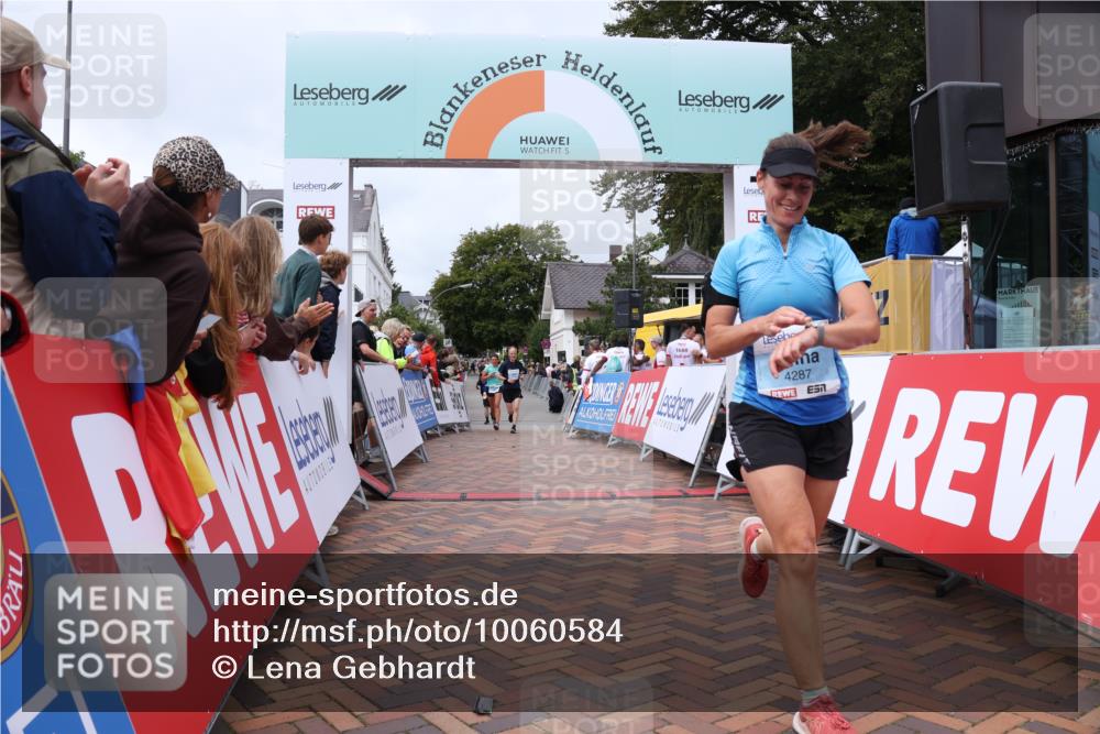 30.08.2026 - Blankeneser Heldenlauf Lena Gebhardt http://msf.ph/oto/10060584 30.08.2026 12:29:05 Ziel 4045, 4085, 4287 meine-sportfotos.de
