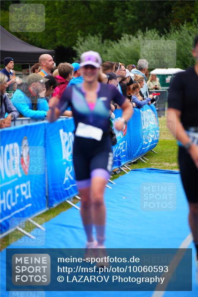 30.08.2026 - Elbe Triathlon Hamburg LAZAROV Photography http://msf.ph/oto/10060593 30.08.2026 11:41:24 Ziel 806, 1202, 1278 meine-sportfotos.de