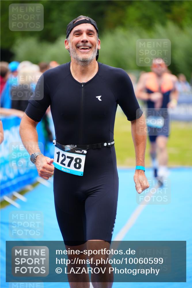 30.08.2026 - Elbe Triathlon Hamburg LAZAROV Photography http://msf.ph/oto/10060599 30.08.2026 11:41:25 Ziel 806, 1202, 1278 meine-sportfotos.de