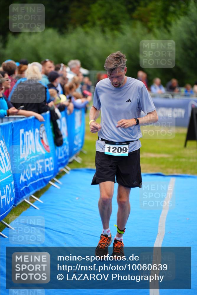 30.08.2026 - Elbe Triathlon Hamburg LAZAROV Photography http://msf.ph/oto/10060639 30.08.2026 11:41:35 Ziel 1209 meine-sportfotos.de