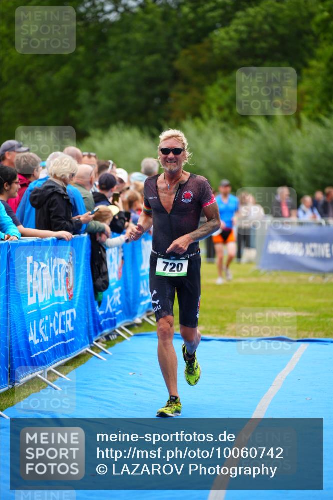 30.08.2026 - Elbe Triathlon Hamburg LAZAROV Photography http://msf.ph/oto/10060742 30.08.2026 11:42:02 Ziel 720 meine-sportfotos.de