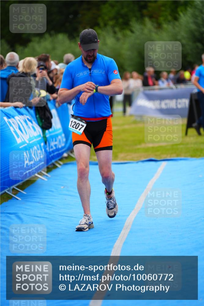 30.08.2026 - Elbe Triathlon Hamburg LAZAROV Photography http://msf.ph/oto/10060772 30.08.2026 11:42:11 Ziel 864, 1207 meine-sportfotos.de