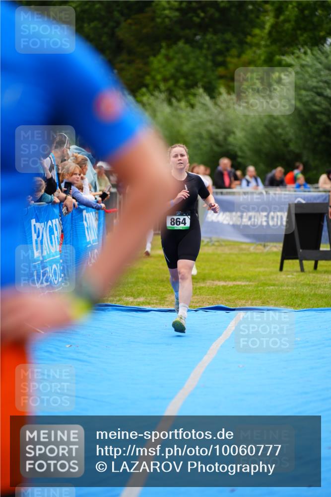 30.08.2026 - Elbe Triathlon Hamburg LAZAROV Photography http://msf.ph/oto/10060777 30.08.2026 11:42:17 Ziel 792, 817, 864 meine-sportfotos.de