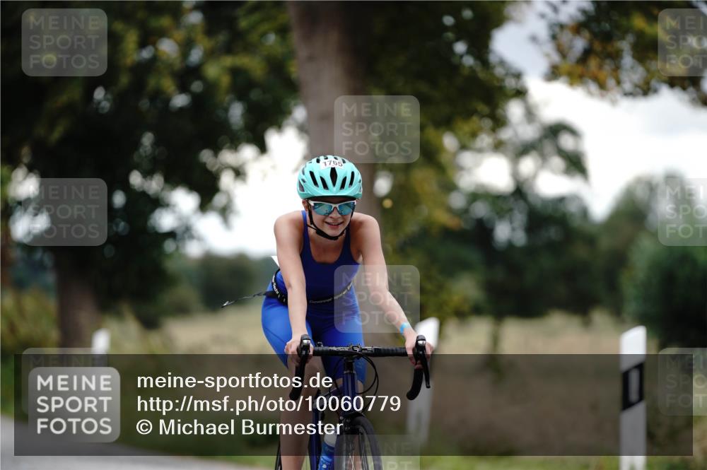 30.08.2026 - Elbe Triathlon Hamburg Michael Burmester http://msf.ph/oto/10060779 30.08.2026 12:26:25 Radfahren 1727, 1733, 1765 meine-sportfotos.de