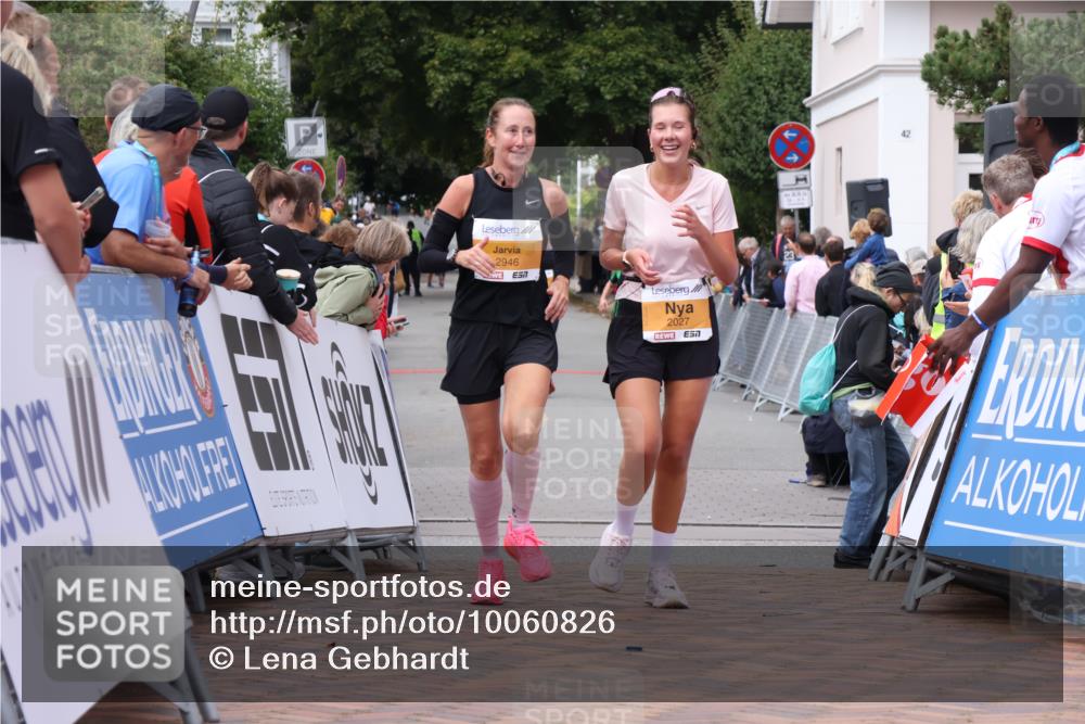 30.08.2026 - Blankeneser Heldenlauf Lena Gebhardt http://msf.ph/oto/10060826 30.08.2026 12:29:30 Ziel 2027, 2946, 4003, 4132 meine-sportfotos.de