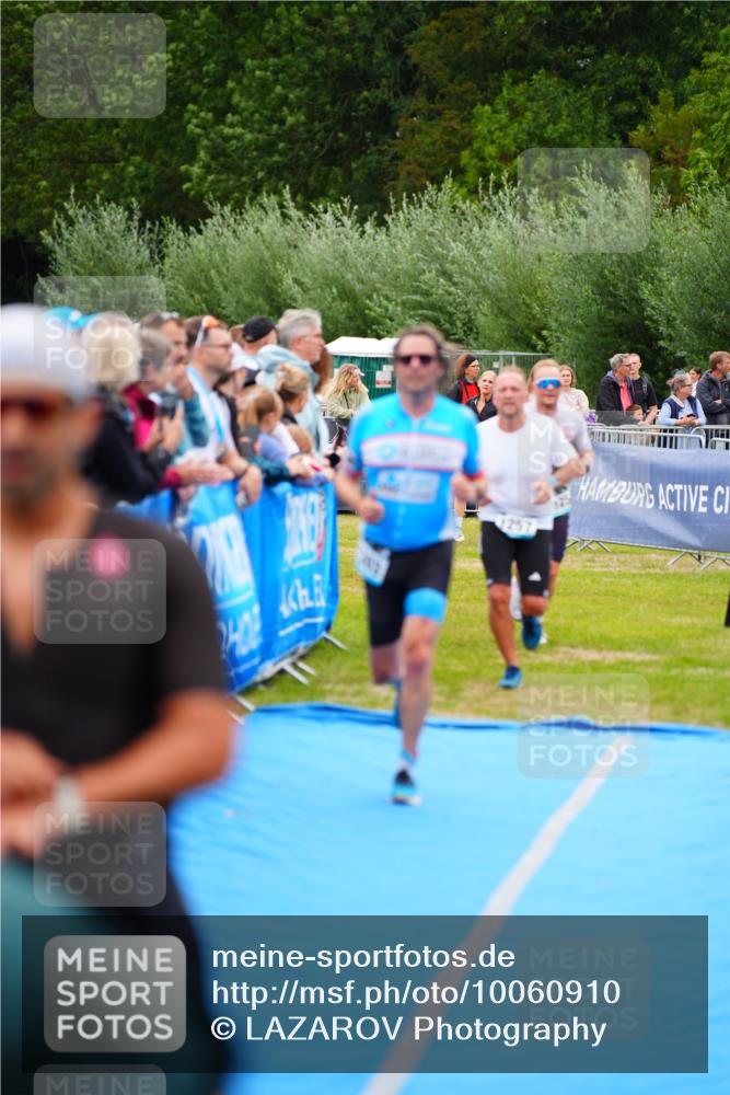 30.08.2026 - Elbe Triathlon Hamburg LAZAROV Photography http://msf.ph/oto/10060910 30.08.2026 11:42:55 Ziel 805, 1238, 1257, 1303, 1325 meine-sportfotos.de