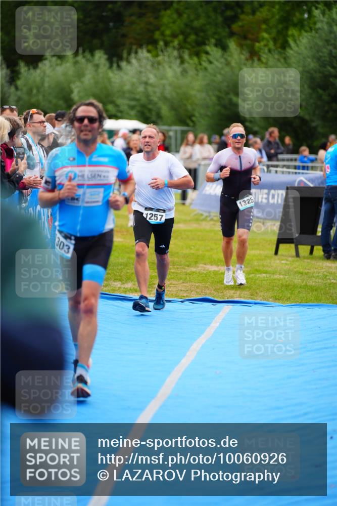 30.08.2026 - Elbe Triathlon Hamburg LAZAROV Photography http://msf.ph/oto/10060926 30.08.2026 11:42:56 Ziel 805, 1238, 1257, 1303, 1325 meine-sportfotos.de