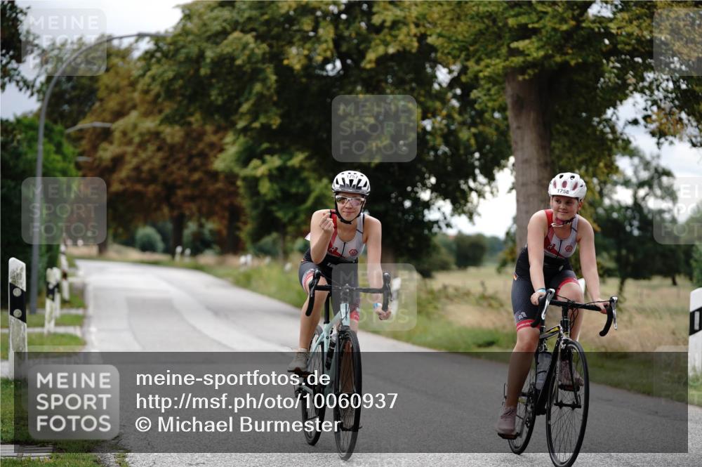 30.08.2026 - Elbe Triathlon Hamburg Michael Burmester http://msf.ph/oto/10060937 30.08.2026 12:32:11 Radfahren 1757, 1758 meine-sportfotos.de
