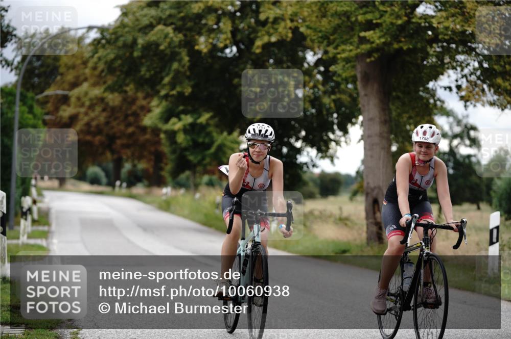 30.08.2026 - Elbe Triathlon Hamburg Michael Burmester http://msf.ph/oto/10060938 30.08.2026 12:32:11 Radfahren 1757, 1758 meine-sportfotos.de
