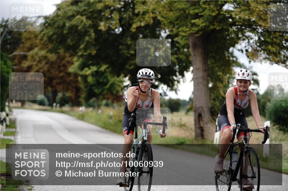 30.08.2026 - Elbe Triathlon Hamburg Michael Burmester http://msf.ph/oto/10060939 30.08.2026 12:32:11 Radfahren 1757, 1758 meine-sportfotos.de