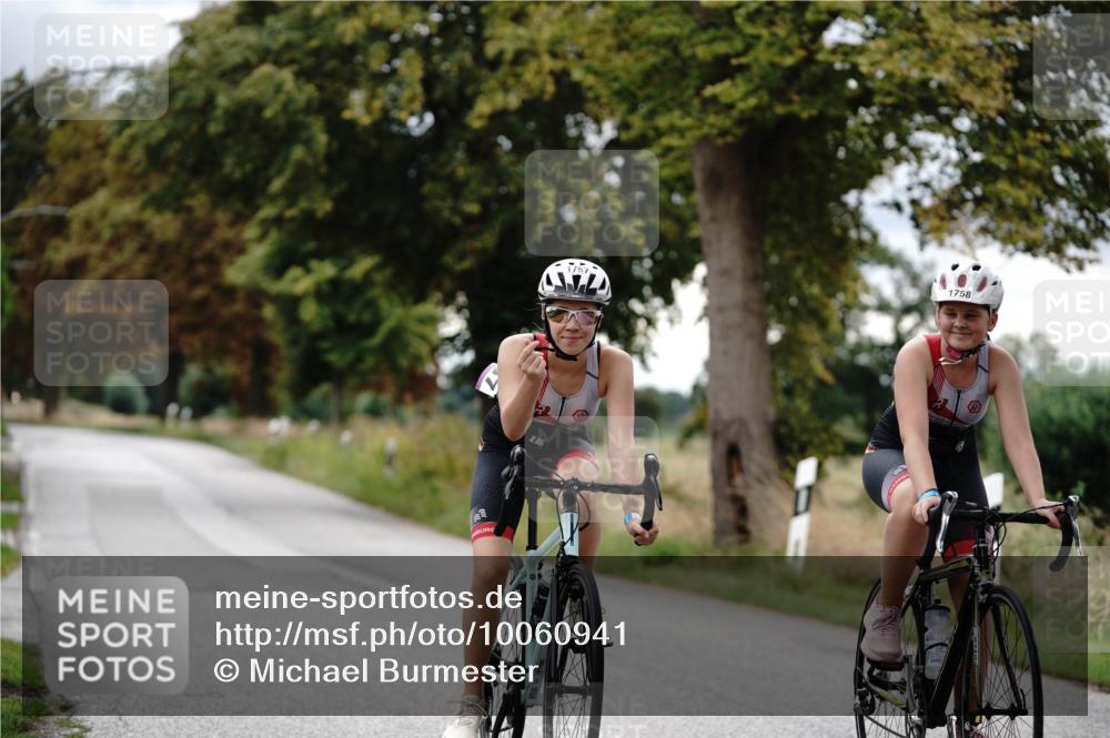 30.08.2026 - Elbe Triathlon Hamburg Michael Burmester http://msf.ph/oto/10060941 30.08.2026 12:32:11 Radfahren 1757, 1758 meine-sportfotos.de