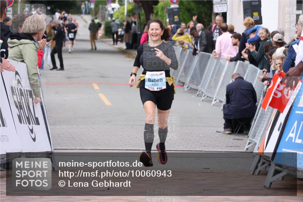 30.08.2026 - Blankeneser Heldenlauf Lena Gebhardt http://msf.ph/oto/10060943 30.08.2026 12:29:46 Ziel 2395, 2905, 4450 meine-sportfotos.de