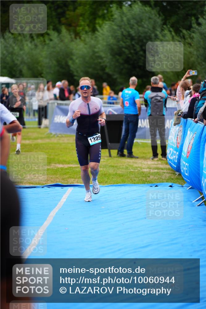 30.08.2026 - Elbe Triathlon Hamburg LAZAROV Photography http://msf.ph/oto/10060944 30.08.2026 11:42:58 Ziel 805, 1257, 1303, 1325 meine-sportfotos.de