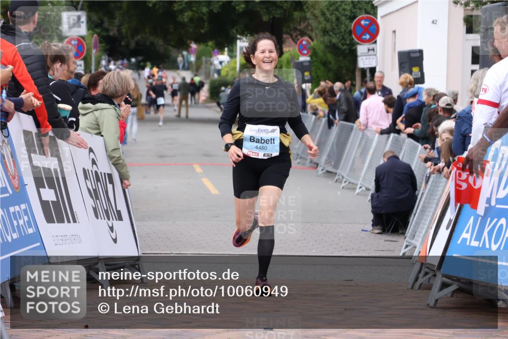 30.08.2026 - Blankeneser Heldenlauf Lena Gebhardt http://msf.ph/oto/10060949 30.08.2026 12:29:47 Ziel 2395, 2905, 4450 meine-sportfotos.de
