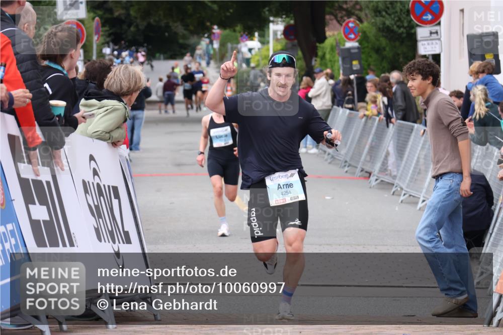 30.08.2026 - Blankeneser Heldenlauf Lena Gebhardt http://msf.ph/oto/10060997 30.08.2026 12:30:05 Ziel 4254 meine-sportfotos.de