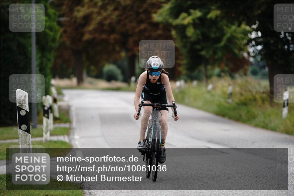 30.08.2026 - Elbe Triathlon Hamburg Michael Burmester http://msf.ph/oto/10061036 30.08.2026 12:41:53 Radfahren 1806 meine-sportfotos.de