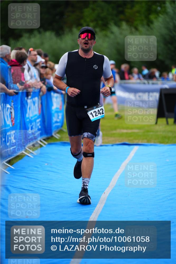 30.08.2026 - Elbe Triathlon Hamburg LAZAROV Photography http://msf.ph/oto/10061058 30.08.2026 11:43:23 Ziel 1242, 1390 meine-sportfotos.de