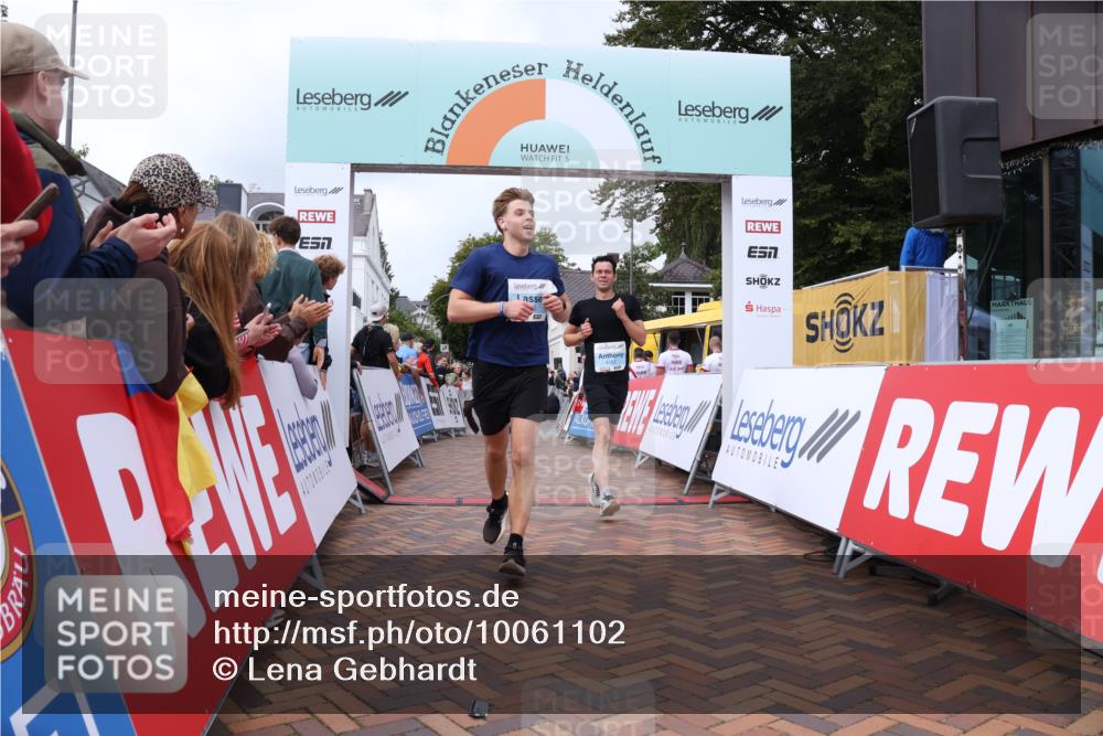 30.08.2026 - Blankeneser Heldenlauf Lena Gebhardt http://msf.ph/oto/10061102 30.08.2026 12:30:36 Ziel 2930, 2931, 4107, 4310 meine-sportfotos.de