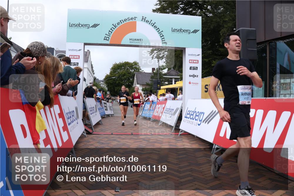 30.08.2026 - Blankeneser Heldenlauf Lena Gebhardt http://msf.ph/oto/10061119 30.08.2026 12:30:38 Ziel 2930, 2931, 4107, 4310 meine-sportfotos.de