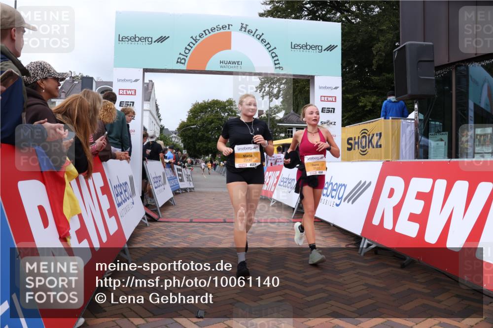30.08.2026 - Blankeneser Heldenlauf Lena Gebhardt http://msf.ph/oto/10061140 30.08.2026 12:30:40 Ziel 2930, 2931, 4107, 4310 meine-sportfotos.de