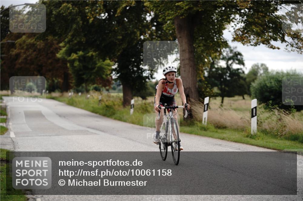 30.08.2026 - Elbe Triathlon Hamburg Michael Burmester http://msf.ph/oto/10061158 30.08.2026 12:45:18 Radfahren 1821 meine-sportfotos.de