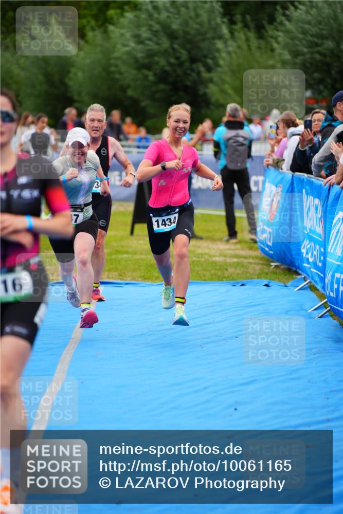 30.08.2026 - Elbe Triathlon Hamburg LAZAROV Photography http://msf.ph/oto/10061165 30.08.2026 11:43:53 Ziel 816, 847, 1345, 1353, 1434 meine-sportfotos.de