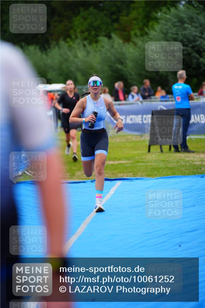30.08.2026 - Elbe Triathlon Hamburg LAZAROV Photography http://msf.ph/oto/10061252 30.08.2026 11:44:20 Ziel 808, 875, 1239 meine-sportfotos.de