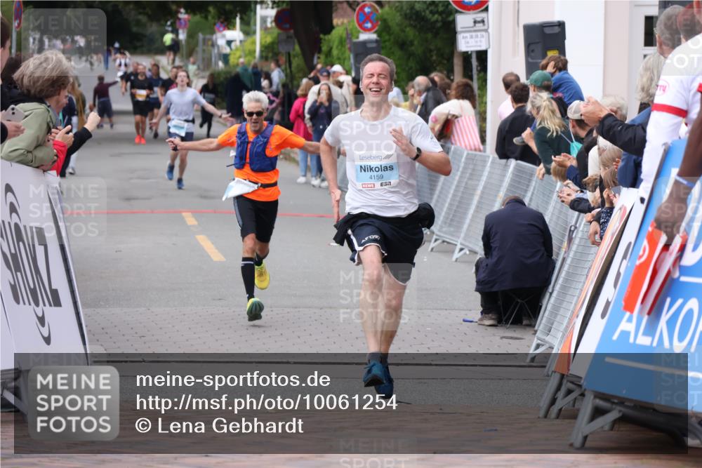 30.08.2026 - Blankeneser Heldenlauf Lena Gebhardt http://msf.ph/oto/10061254 30.08.2026 12:31:02 Ziel 2663, 2886, 4159, 4458 meine-sportfotos.de