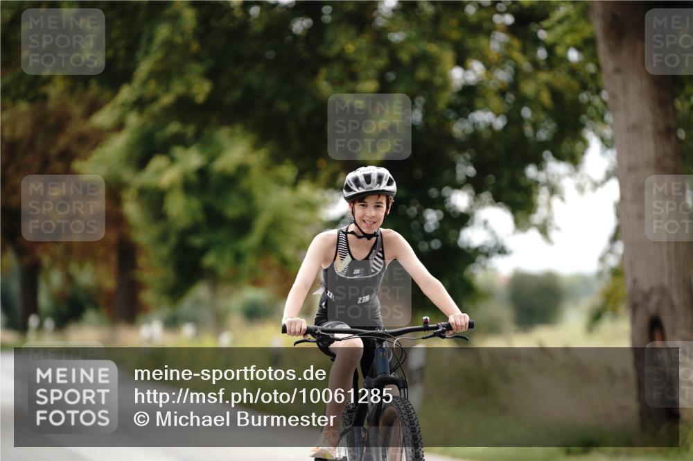30.08.2026 - Elbe Triathlon Hamburg Michael Burmester http://msf.ph/oto/10061285 30.08.2026 12:51:54 Radfahren 1801 meine-sportfotos.de