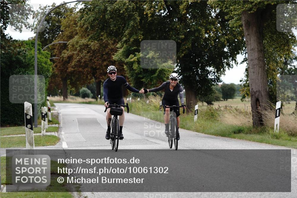 30.08.2026 - Elbe Triathlon Hamburg Michael Burmester http://msf.ph/oto/10061302 30.08.2026 12:53:29 Radfahren  meine-sportfotos.de