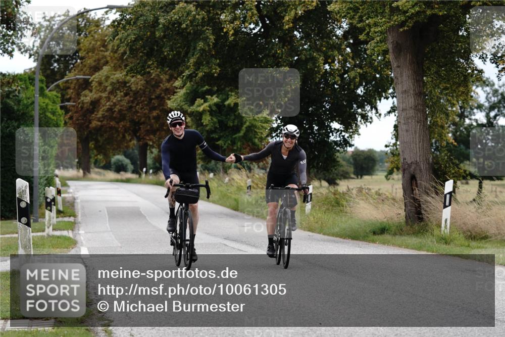 30.08.2026 - Elbe Triathlon Hamburg Michael Burmester http://msf.ph/oto/10061305 30.08.2026 12:53:29 Radfahren  meine-sportfotos.de