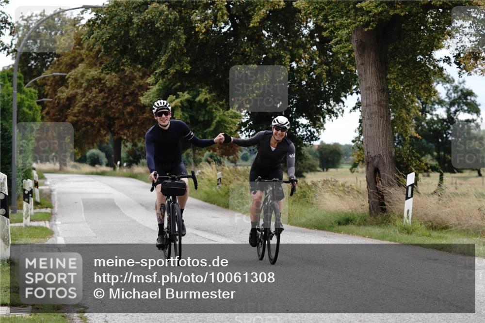 30.08.2026 - Elbe Triathlon Hamburg Michael Burmester http://msf.ph/oto/10061308 30.08.2026 12:53:29 Radfahren  meine-sportfotos.de