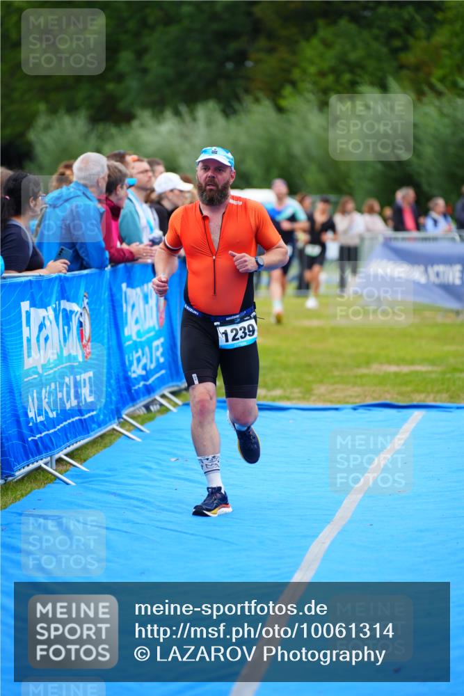 30.08.2026 - Elbe Triathlon Hamburg LAZAROV Photography http://msf.ph/oto/10061314 30.08.2026 11:44:27 Ziel 875, 1154, 1239 meine-sportfotos.de