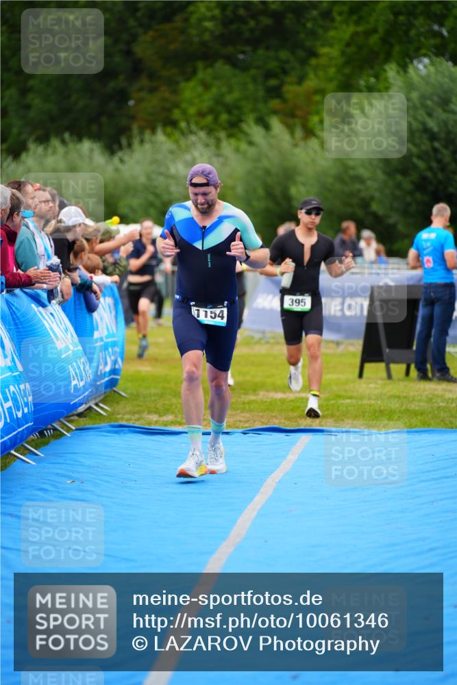 30.08.2026 - Elbe Triathlon Hamburg LAZAROV Photography http://msf.ph/oto/10061346 30.08.2026 11:44:34 Ziel 395, 862, 1154, 1161, 1384 meine-sportfotos.de