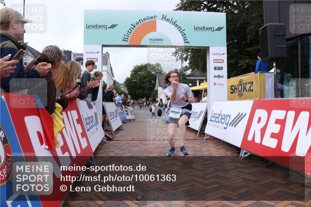 30.08.2026 - Blankeneser Heldenlauf Lena Gebhardt http://msf.ph/oto/10061363 30.08.2026 12:31:12 Ziel 4013, 4159, 4440 meine-sportfotos.de