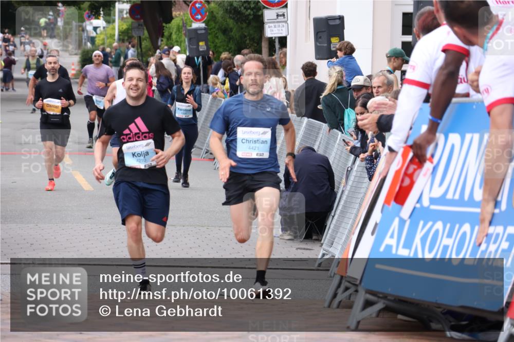30.08.2026 - Blankeneser Heldenlauf Lena Gebhardt http://msf.ph/oto/10061392 30.08.2026 12:31:18 Ziel 4210, 4421, 4440 meine-sportfotos.de