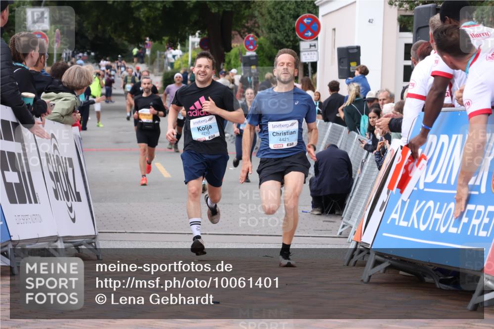 30.08.2026 - Blankeneser Heldenlauf Lena Gebhardt http://msf.ph/oto/10061401 30.08.2026 12:31:19 Ziel 4210, 4421, 4440 meine-sportfotos.de