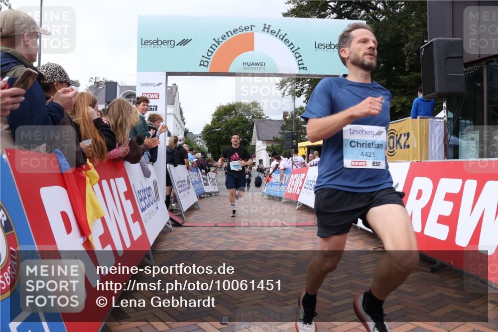 30.08.2026 - Blankeneser Heldenlauf Lena Gebhardt http://msf.ph/oto/10061451 30.08.2026 12:31:22 Ziel 4210, 4421, 4422 meine-sportfotos.de
